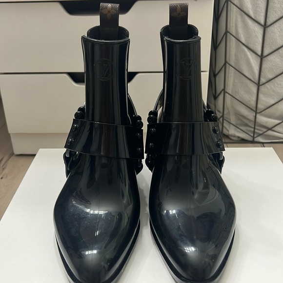 Louis Vuitton rain booties - Picture 1 of 4